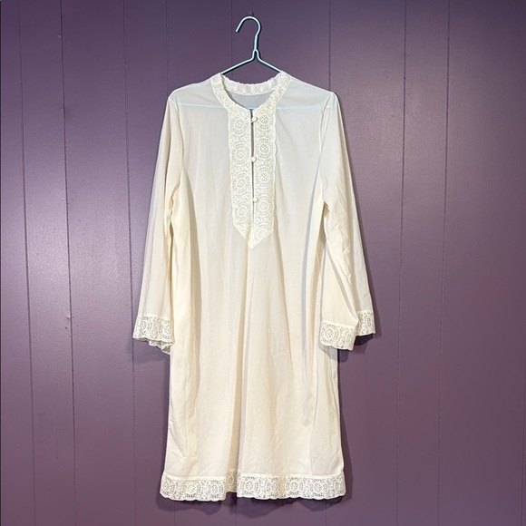 Vintage Van Raalte Ivory Nylon Robe Size Large – Made in USA - Picture 1 of 8
